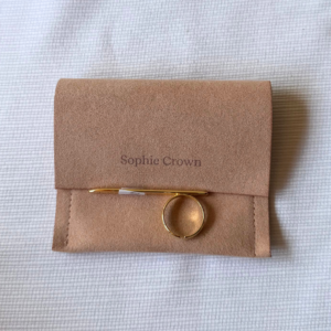 Anillo Sophie Crown Dorado con Barra Horizontal