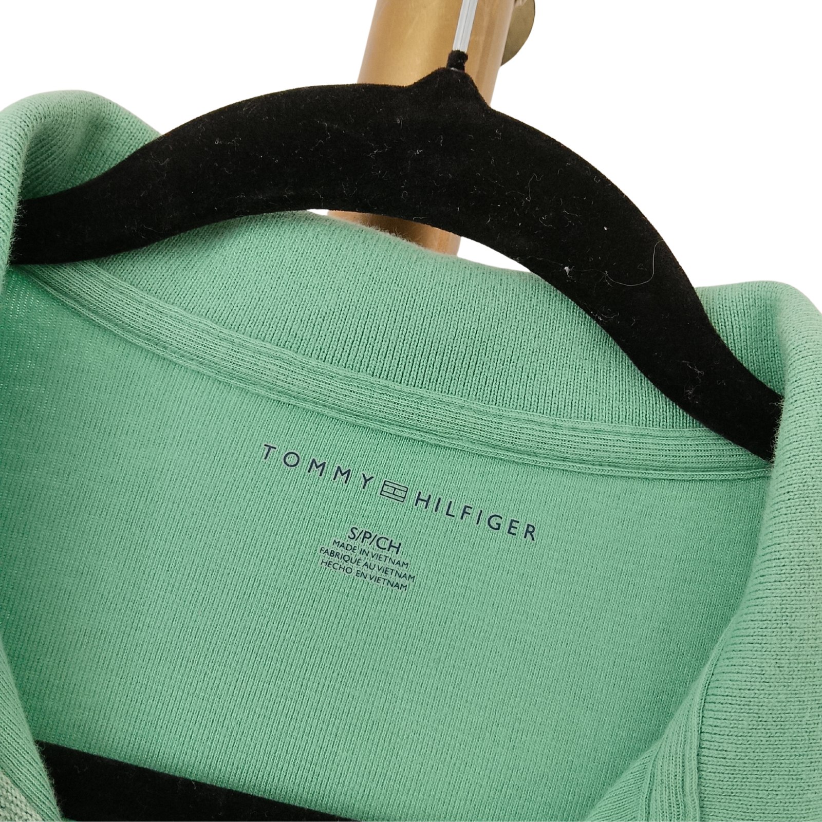 Polo Tommy Hilfiger Verde Menta con Ribetes Blancos - S - Imagen 2