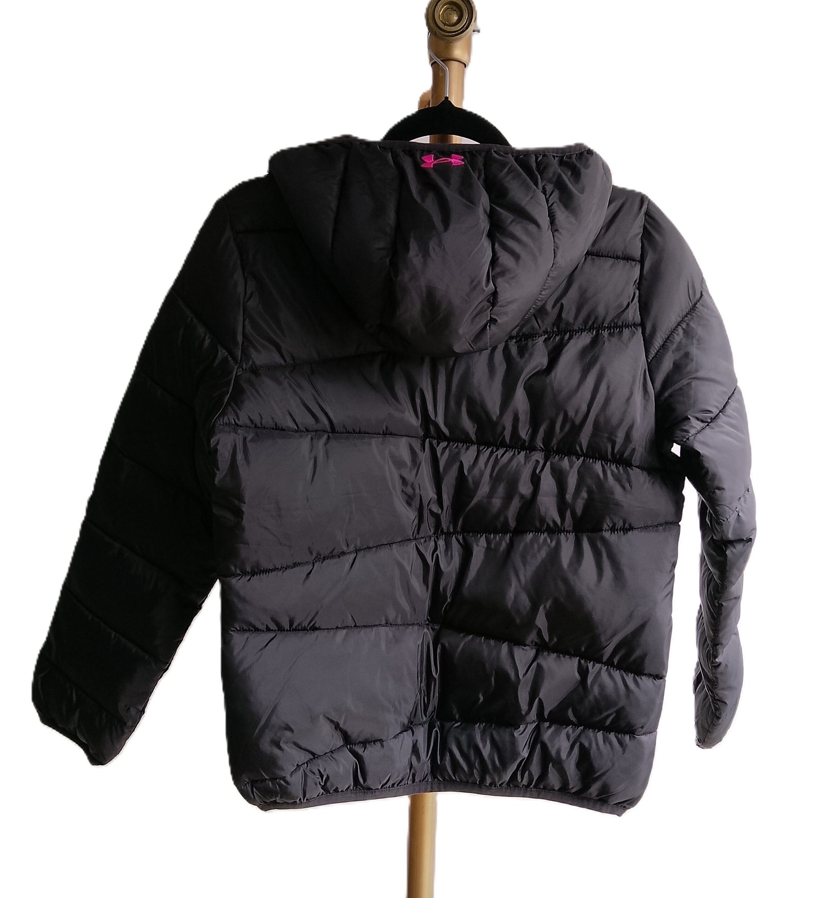 Casaca Under Armour Puffer Negra con Fucsia Coldgear - YXL - Imagen 4