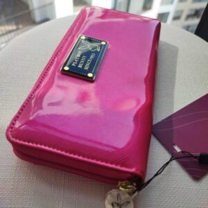 Billetera Playboy Fucsia con Placa Dorada - Única